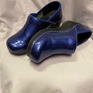 Sanita Clog Metallic Pearl Blue Patent 36